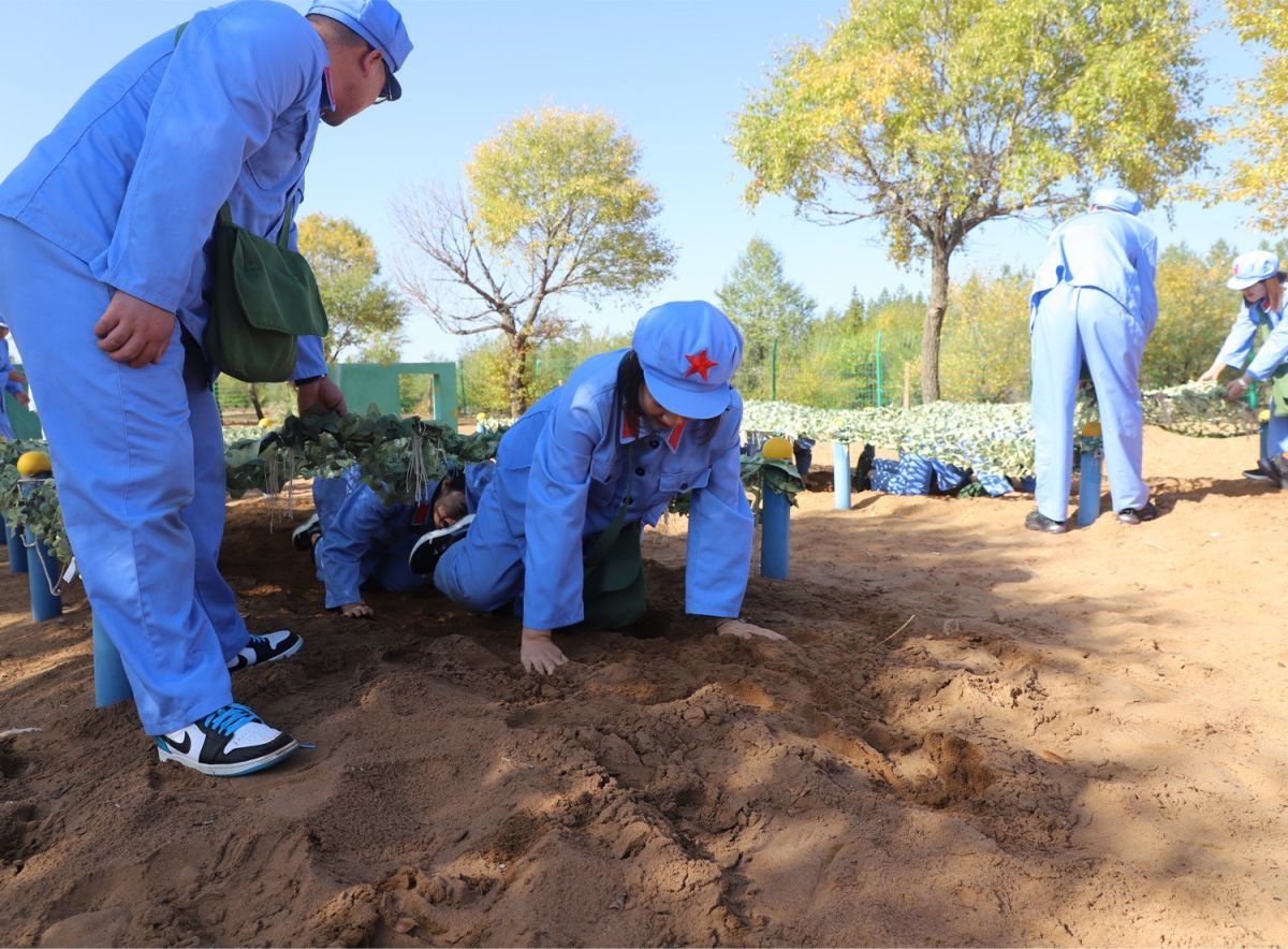 憶往昔 重走長征路 迎國慶 展望新征程2021年9月28日拓展訓(xùn)練